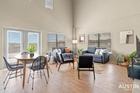 Sleeps 12 Spacious West Campus Apt w Huge Patio
